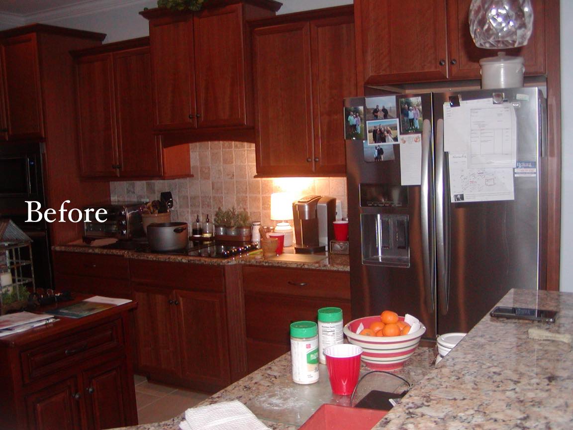 Motts Landing kitchen before refinishing